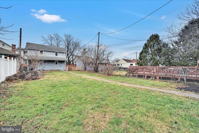 7 E PENN AVE, Cleona, PA 17042