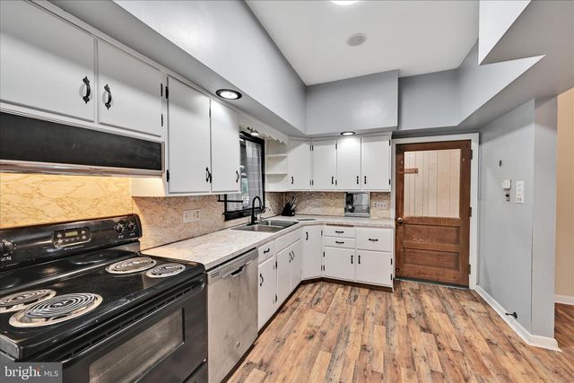 7 E PENN AVE, Cleona, PA 17042