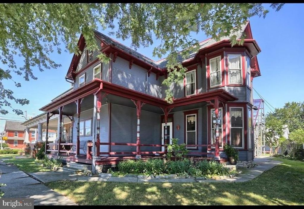 7 E PENN AVE, Cleona, PA 17042