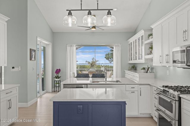 809 W Central Boulevard, Cape Canaveral, FL 32920