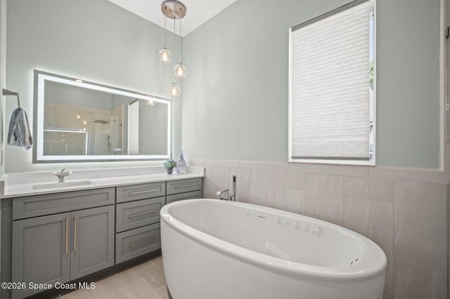 809 W Central Boulevard, Cape Canaveral, FL 32920