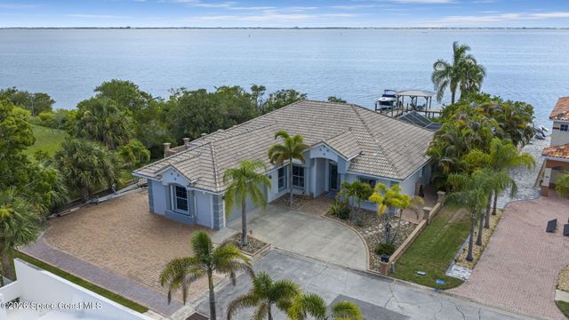 809 W Central Boulevard, Cape Canaveral, FL 32920