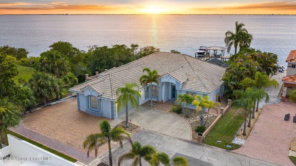 809 W Central Boulevard, Cape Canaveral, FL 32920