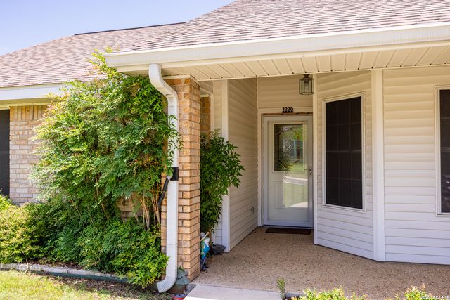 1220 Victory, Kerrville, TX 78028