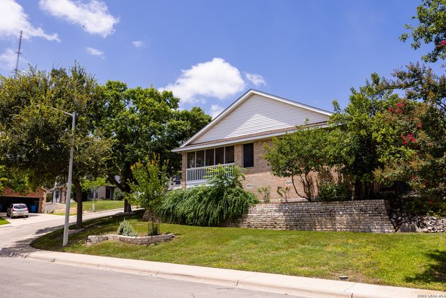 1220 Victory, Kerrville, TX 78028