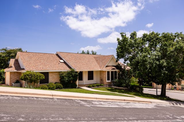 1220 Victory, Kerrville, TX 78028