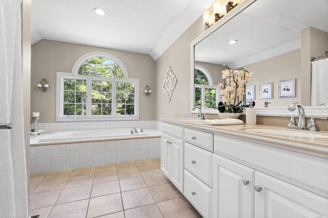 68 Quaker Lane, Bolton, MA 01740