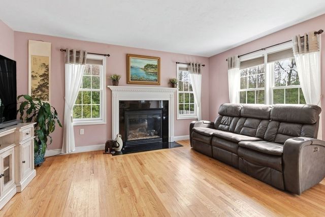 138 North St, Bellingham, MA 02019