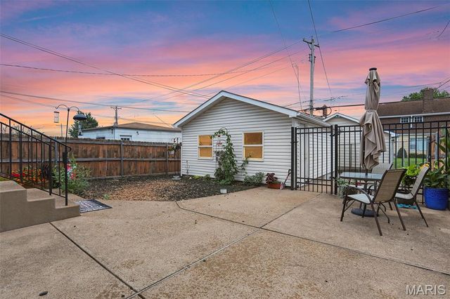 5004 Winona Avenue, St Louis, MO 63109