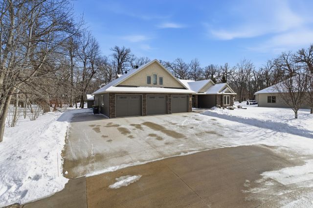 118 W Beaton Drive, West Fargo, ND 58078