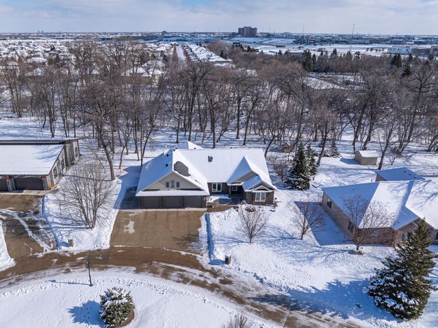 118 W Beaton Drive, West Fargo, ND 58078