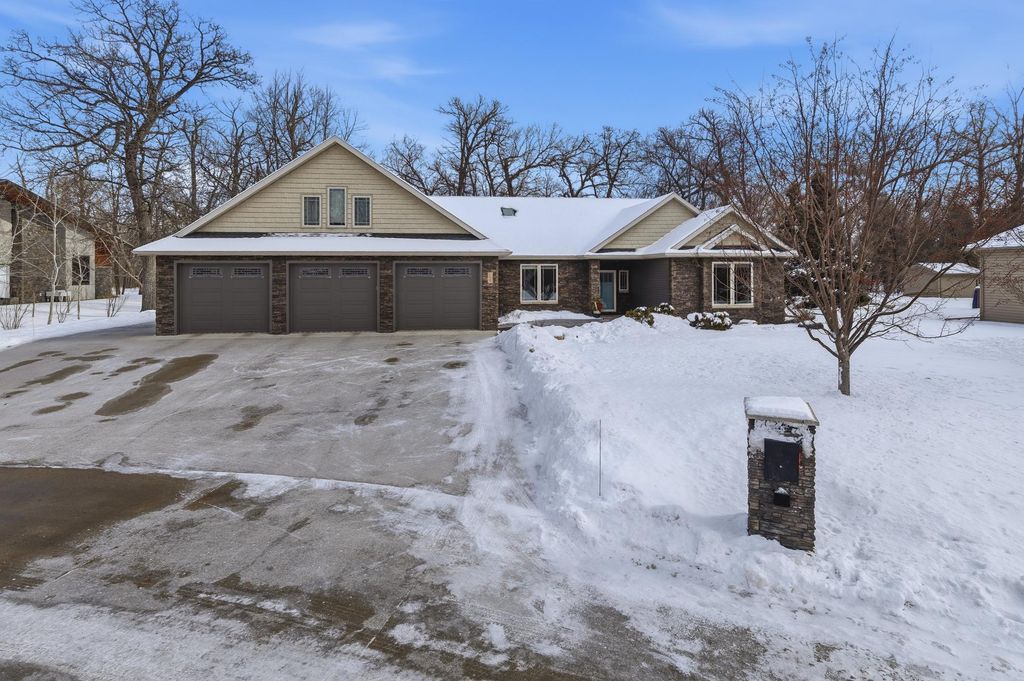 118 W Beaton Drive, West Fargo, ND 58078