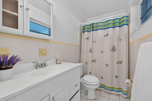 4711 NE 18th Terrace, Fort Lauderdale, FL 33308