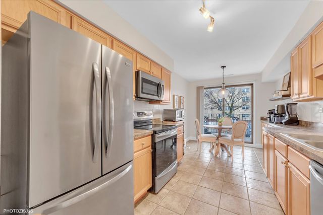 5200 OAKTON Street 102, Skokie, IL 60077