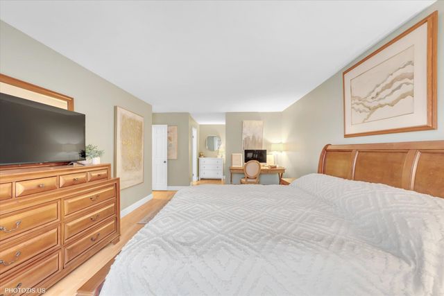 5200 OAKTON Street 102, Skokie, IL 60077