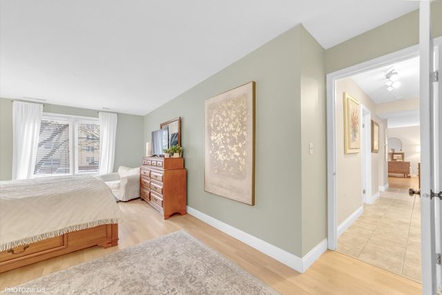 5200 OAKTON Street 102, Skokie, IL 60077