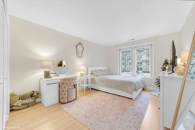 5200 OAKTON Street 102, Skokie, IL 60077