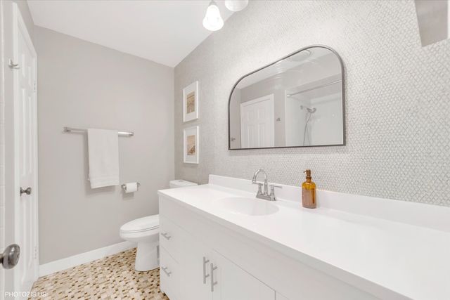 5200 OAKTON Street 102, Skokie, IL 60077