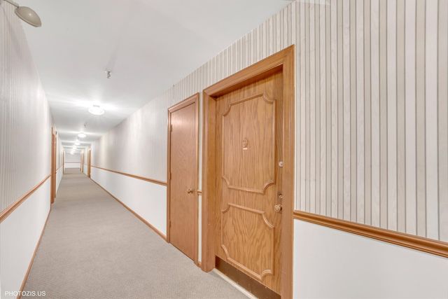 5200 OAKTON Street 102, Skokie, IL 60077