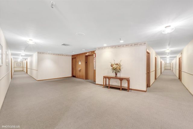 5200 OAKTON Street 102, Skokie, IL 60077