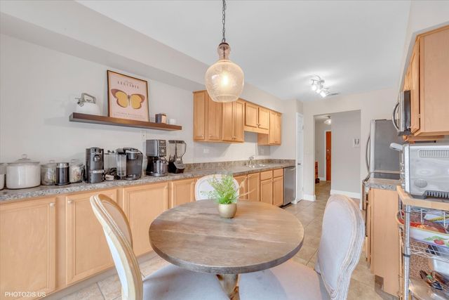 5200 OAKTON Street 102, Skokie, IL 60077