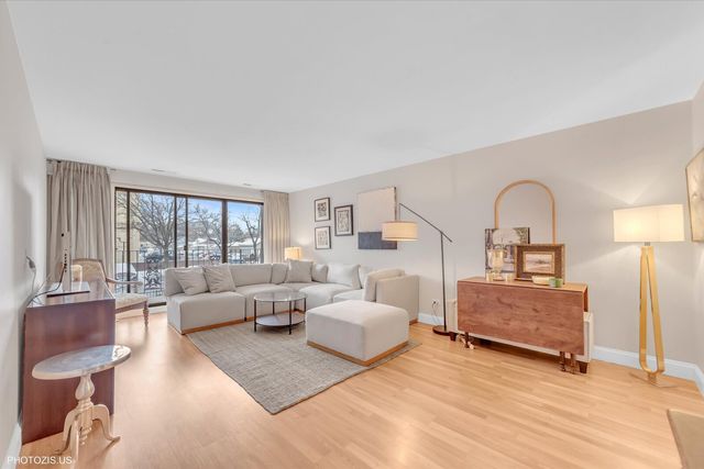 5200 OAKTON Street 102, Skokie, IL 60077