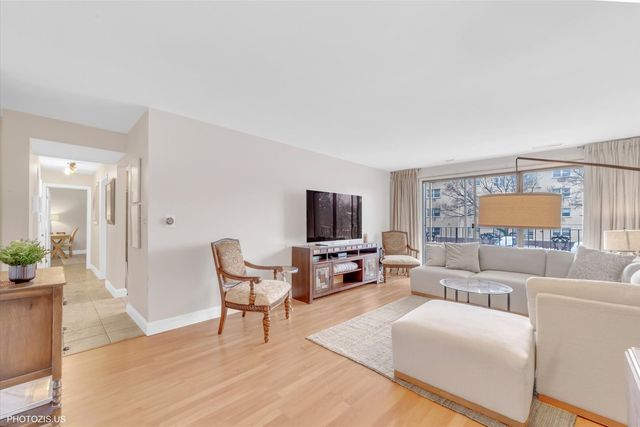 5200 OAKTON Street 102, Skokie, IL 60077