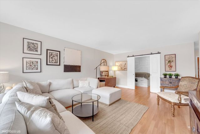 5200 OAKTON Street 102, Skokie, IL 60077