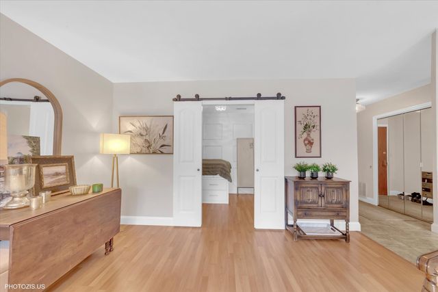 5200 OAKTON Street 102, Skokie, IL 60077