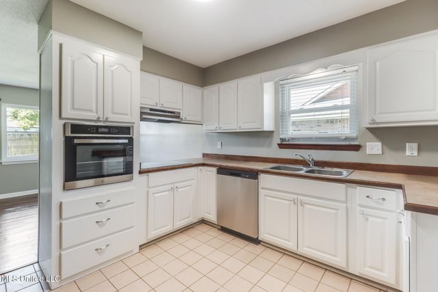 557 Tasha Drive, D'iberville, MS 39540