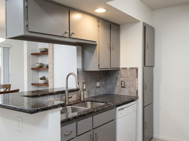 3919 Fairmont Parkway 209, Pasadena, TX 77504