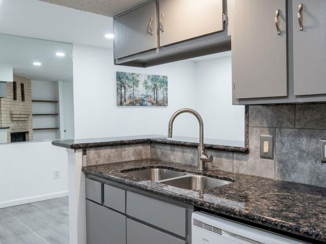 3919 Fairmont Parkway 209, Pasadena, TX 77504