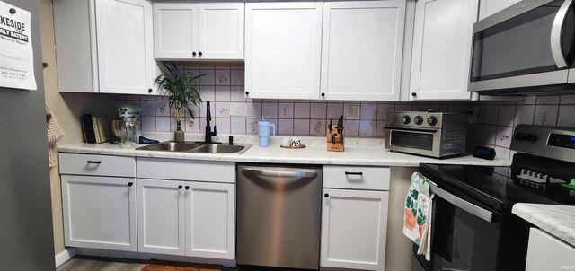 2704 Farnsworth Drive, Fort Wayne, IN 46805