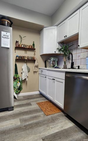 2704 Farnsworth Drive, Fort Wayne, IN 46805