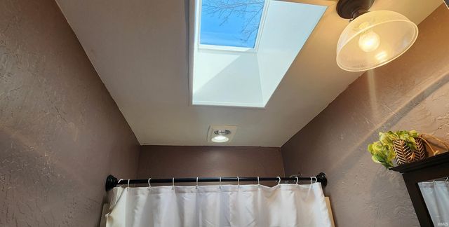 2704 Farnsworth Drive, Fort Wayne, IN 46805