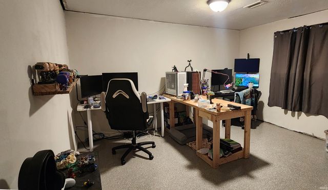 2704 Farnsworth Drive, Fort Wayne, IN 46805