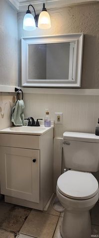 2704 Farnsworth Drive, Fort Wayne, IN 46805