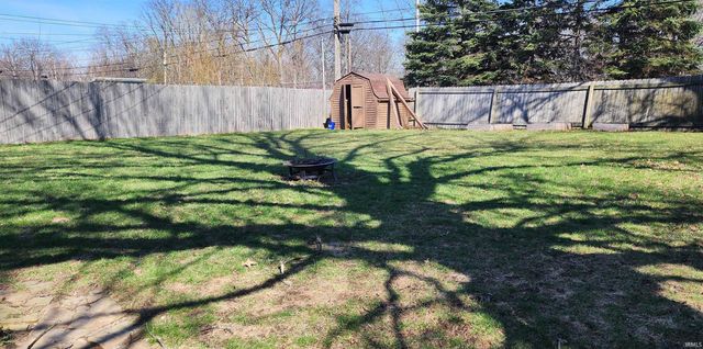 2704 Farnsworth Drive, Fort Wayne, IN 46805