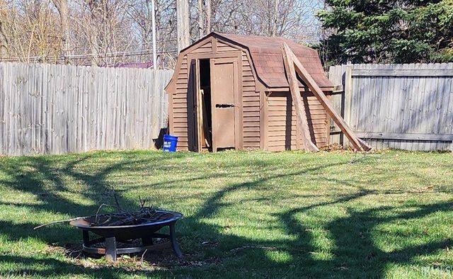 2704 Farnsworth Drive, Fort Wayne, IN 46805