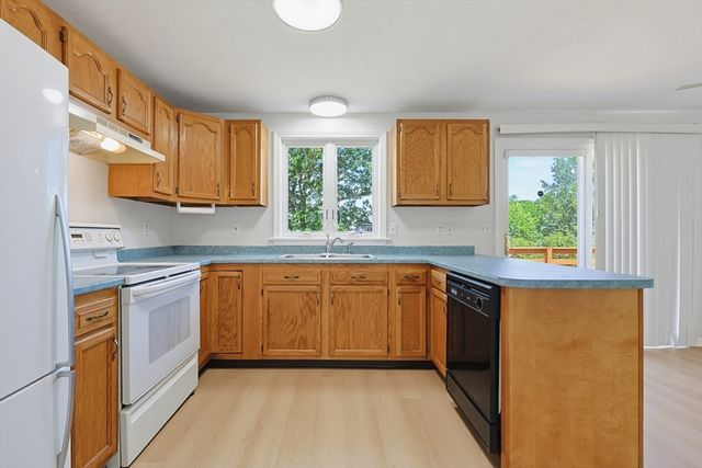 120 Carrier Ave, Attleboro, MA 02703