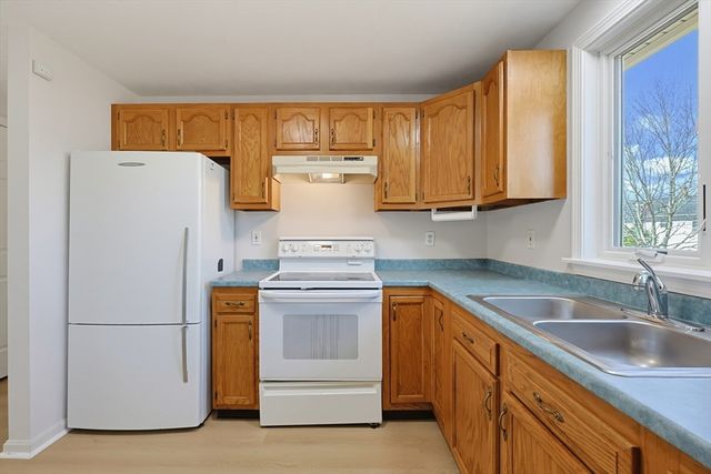 120 Carrier Ave, Attleboro, MA 02703