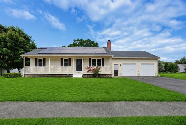 120 Carrier Ave, Attleboro, MA 02703