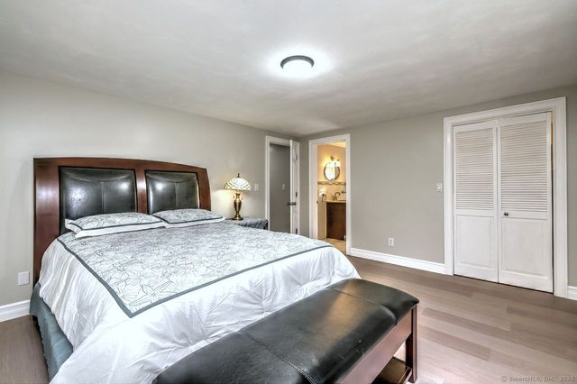 28 Seymour Road, Woodbridge, CT 06525