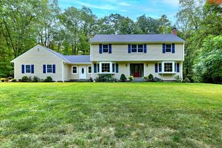 28 Seymour Road, Woodbridge, CT 06525