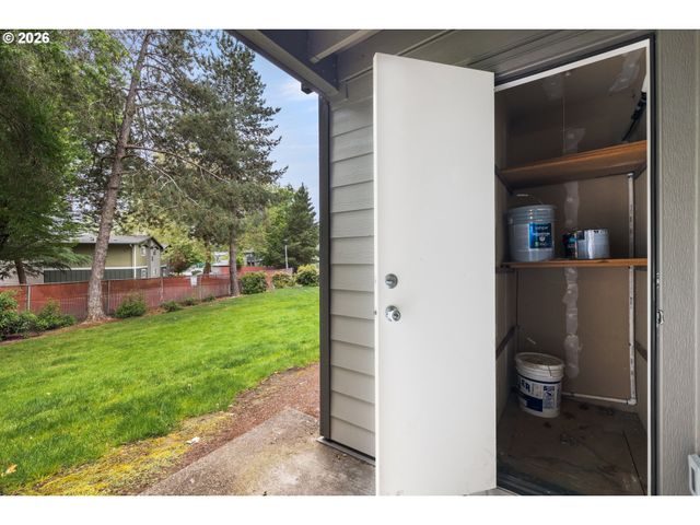 12602 Nw BARNES Rd 8, Portland, OR 97229