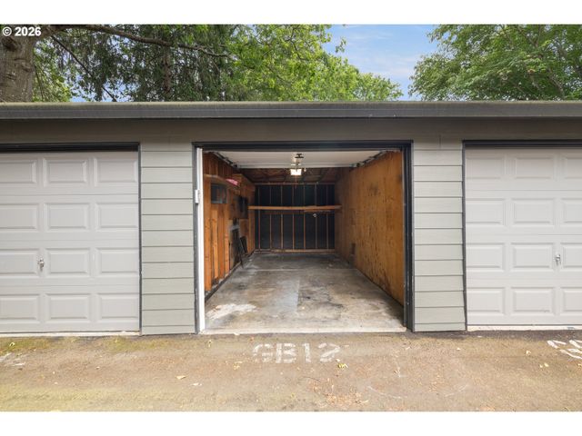 12602 Nw BARNES Rd 8, Portland, OR 97229