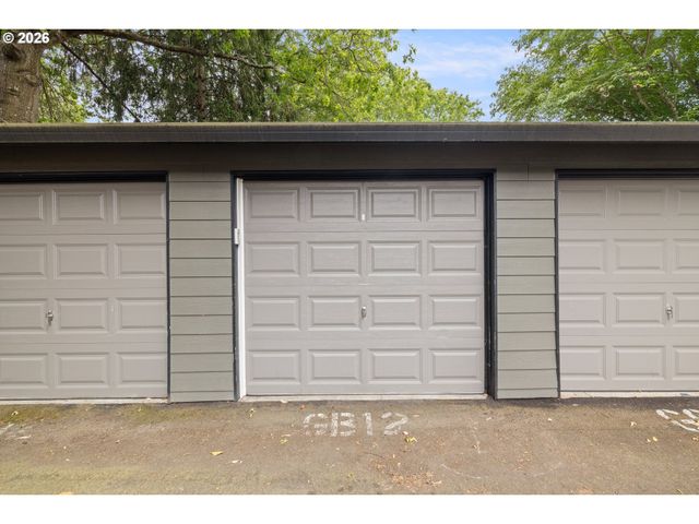 12602 Nw BARNES Rd 8, Portland, OR 97229
