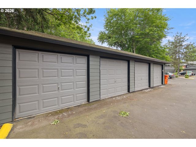 12602 Nw BARNES Rd 8, Portland, OR 97229