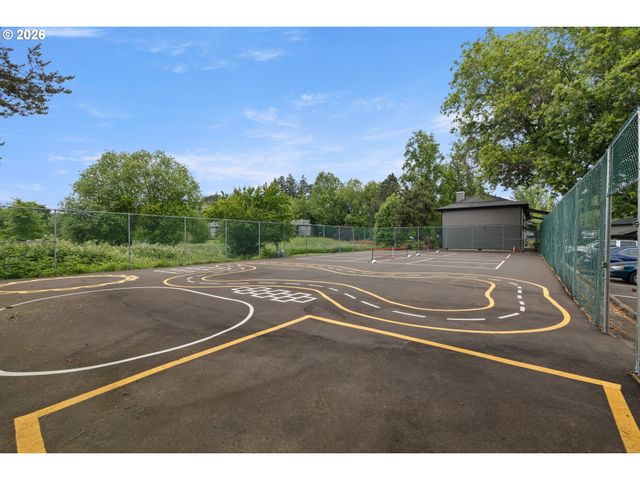 12602 Nw BARNES Rd 8, Portland, OR 97229