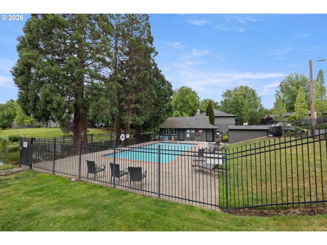 12602 Nw BARNES Rd 8, Portland, OR 97229